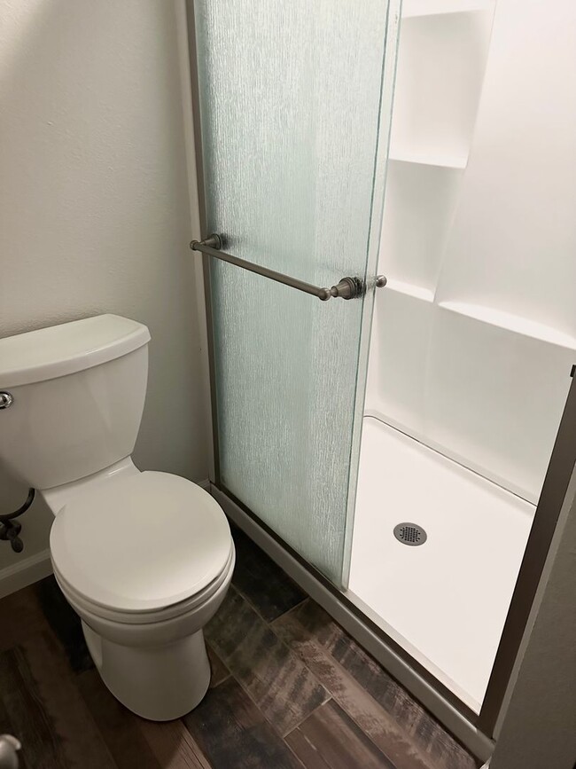 Building Photo - Beautiful 2 Bedroom 1 Bath Single Family Home Available 04/06/26