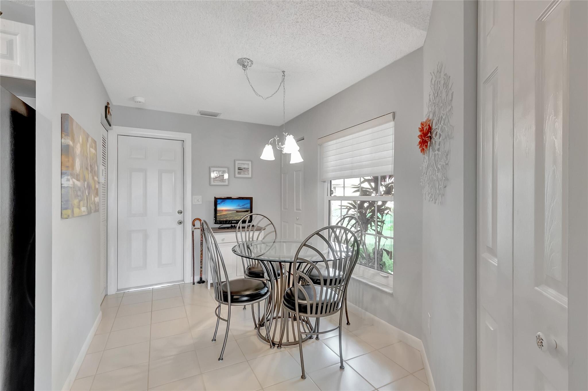 Building Photo - 8224 Cassia Dr