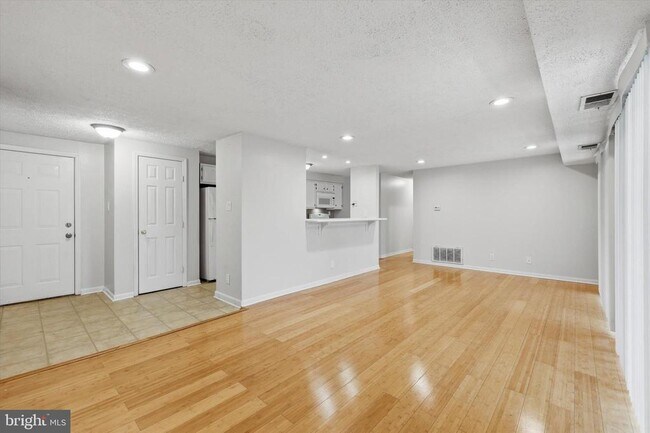 Building Photo - 100 Kenwood Dr