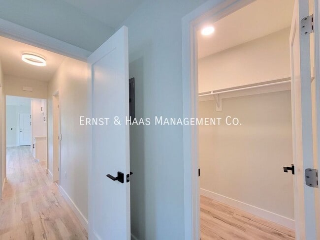 Building Photo - 1107 E. Broadway-