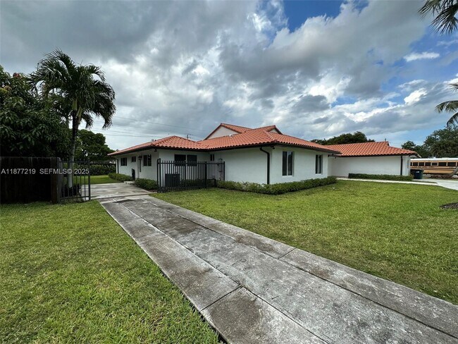 Building Photo - 9203 SW 136th Terrace