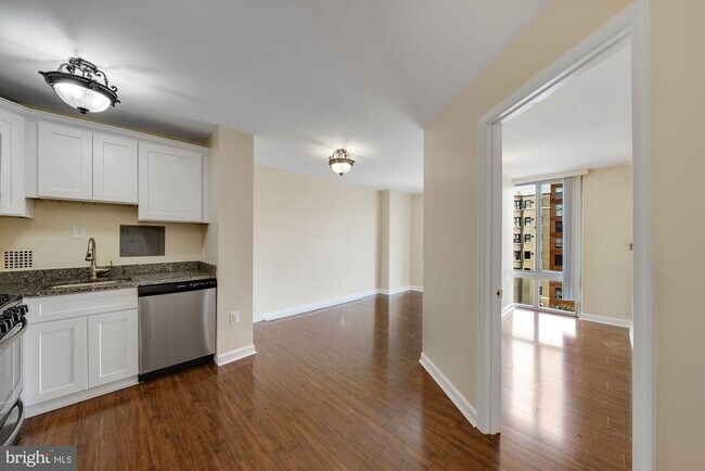 Building Photo - 950 25th St NW