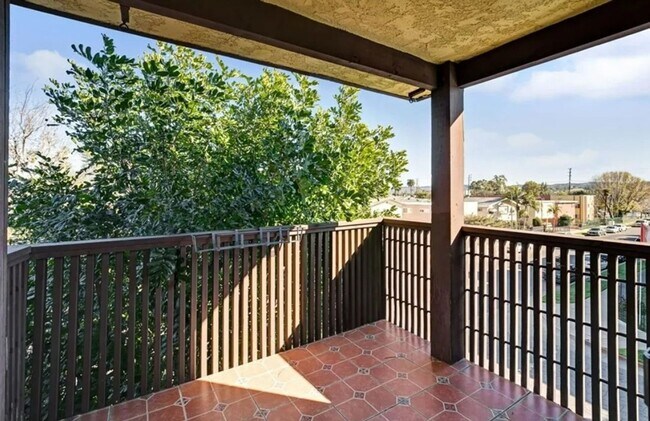 Building Photo - Spacious 2-Bedroom Condo Near Topanga West...