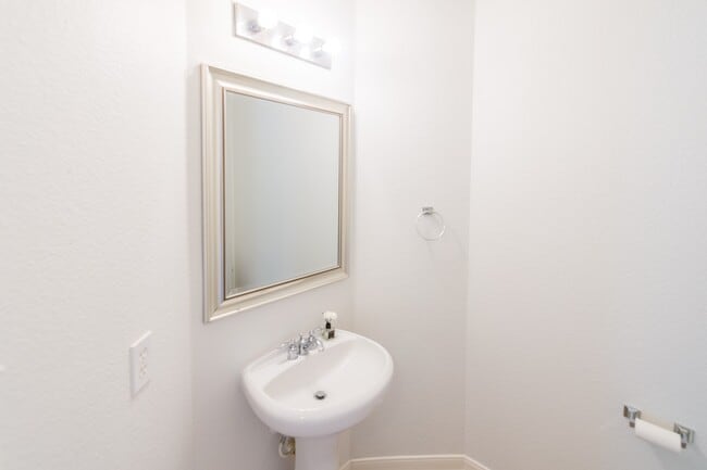 Building Photo - 5111 Juniper Walk Ln