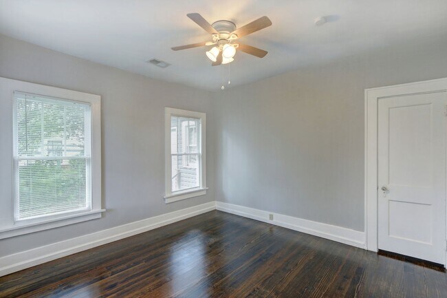 Building Photo - Large 3BR/2BA Downtown Home Walking Distan...