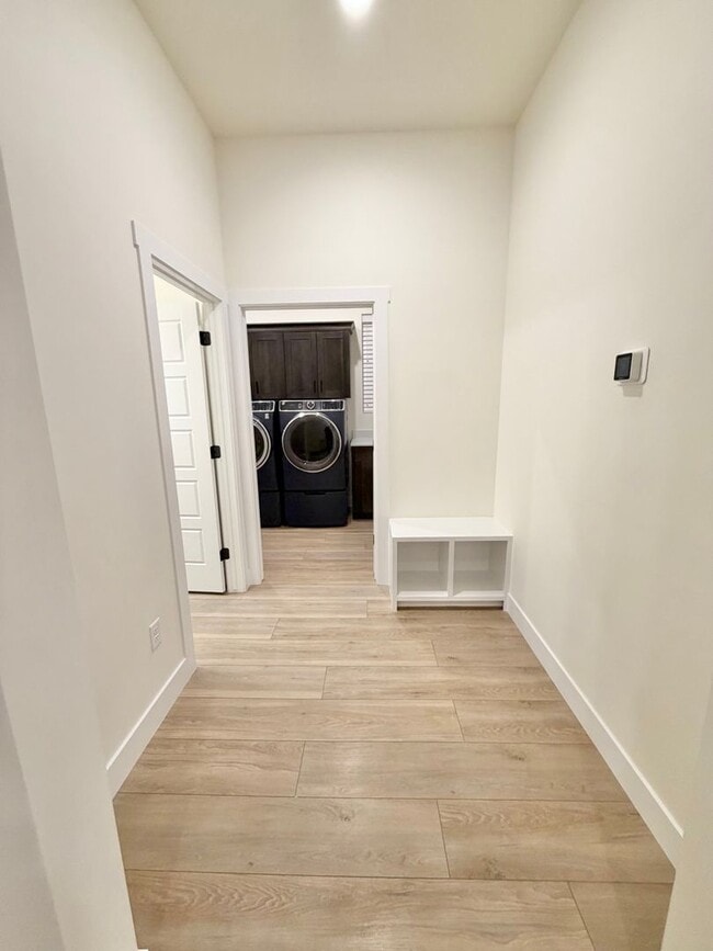 Building Photo - Beautiful 3 Bed Home!