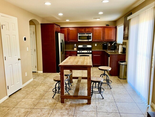 Building Photo - Welcome to your new home at Alington Bend ...