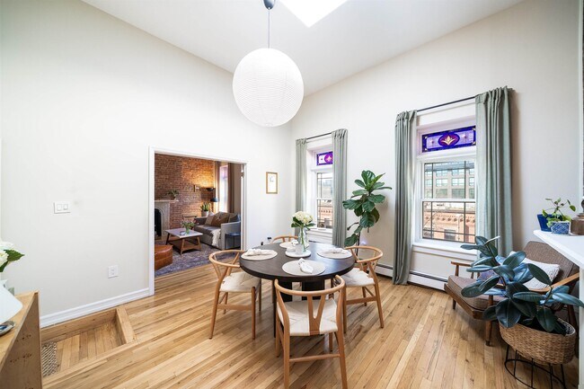 Building Photo - 205 14th St