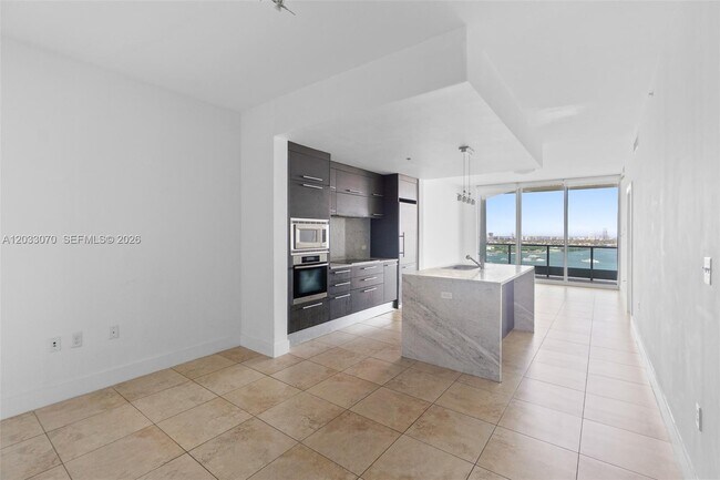 Building Photo - 900 Biscayne Blvd