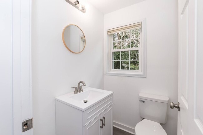 Building Photo - Completely Remodeled One Bedroom Home!