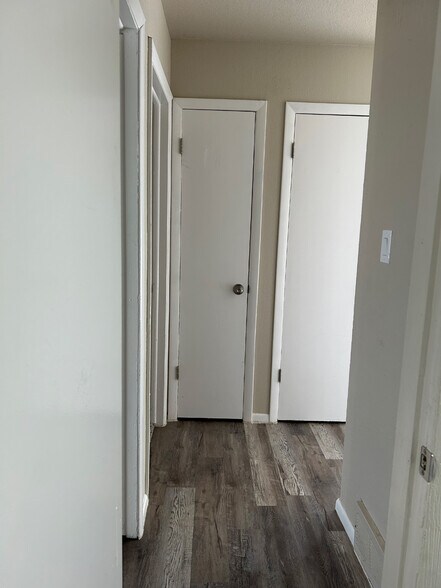 2 extra closets - 4311 Lashelle Ave
