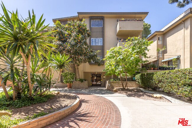 Building Photo - 6732 Hillpark Dr