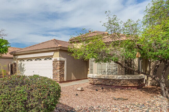 Building Photo - New Listing in Surprise