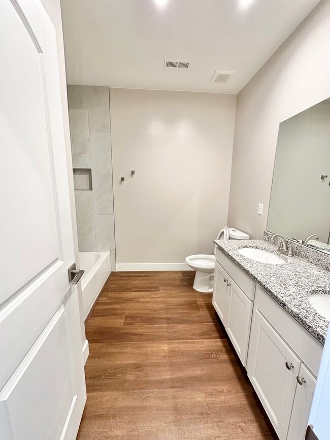 Building Photo - 4 Bed Desert Color Home!