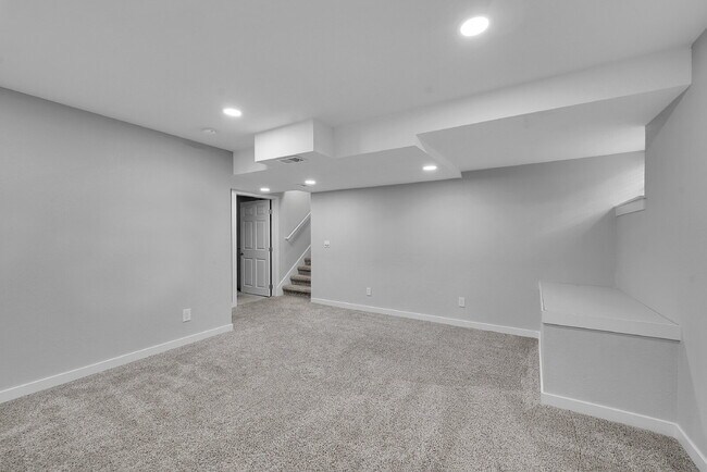 Building Photo - $2,550.00 - 3-bed, 3-bath split-level loca...