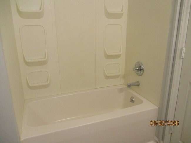 Building Photo - 107 Carriage House Dr