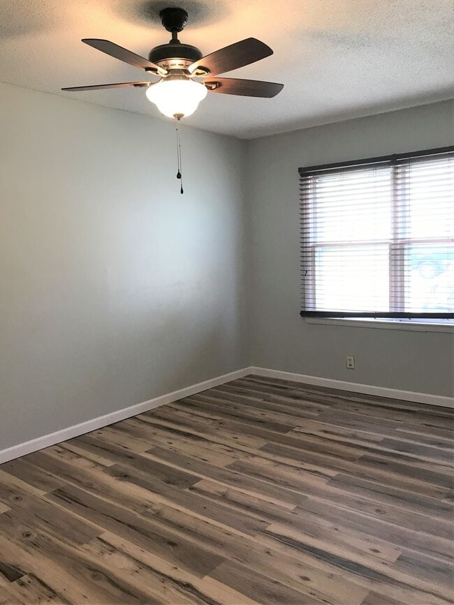 Building Photo - Charming 3 bedroom 2 bathroom Home In Aragona Village!