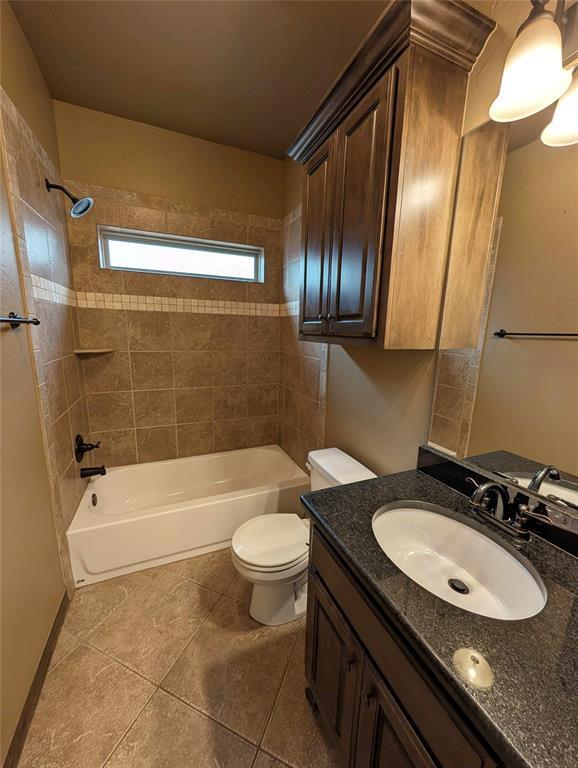 Building Photo - 6405 Bentwood Dr