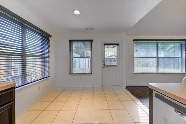 Building Photo - 5010 Moss Garden Ln