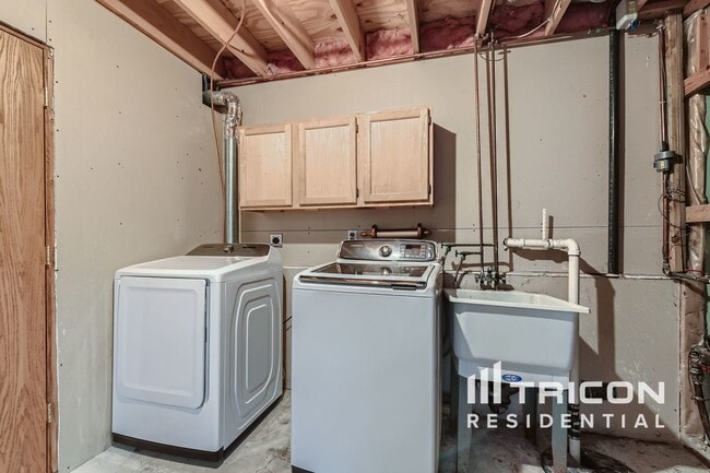 Building Photo - 739 Ashley Dr