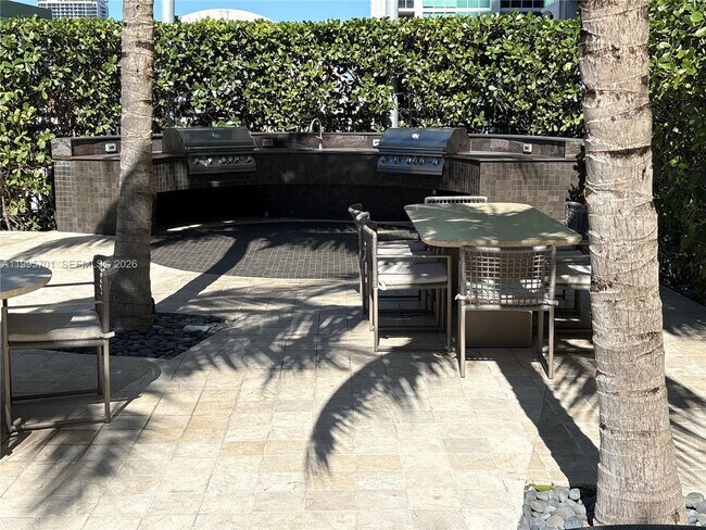 Building Photo - 900 Biscayne Blvd