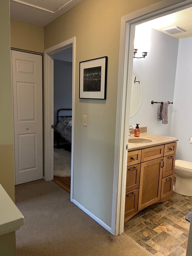 Building Photo - 429 W Eagle Lake Dr