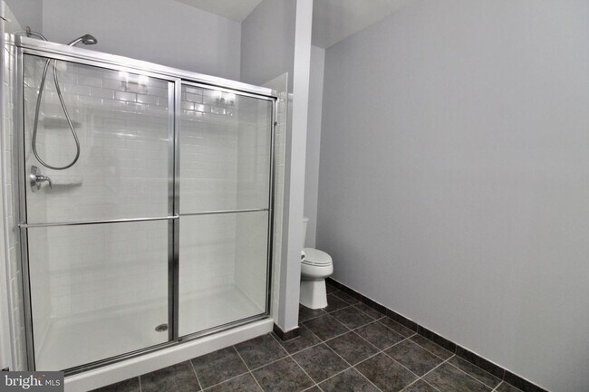 Building Photo - Updated Condo w/Garage - Loudoun Metro