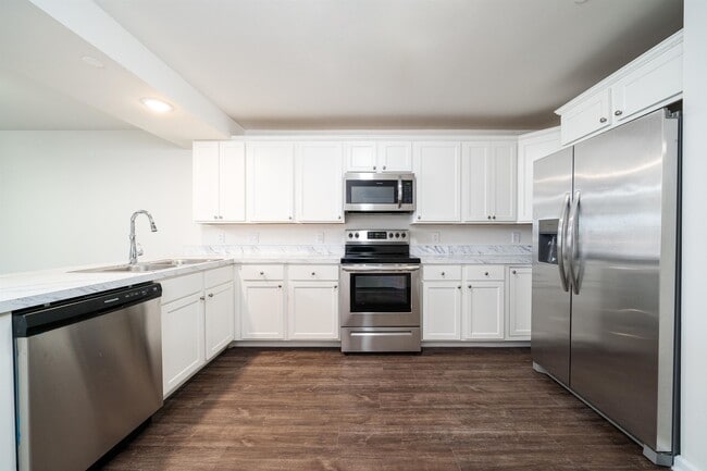 Building Photo - 162-170 S Orange Ave