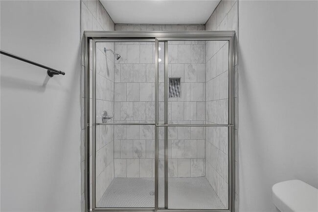 Building Photo - 845 Oak St NW