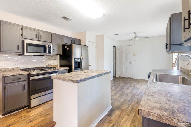 Building Photo - 873 Brande Ct