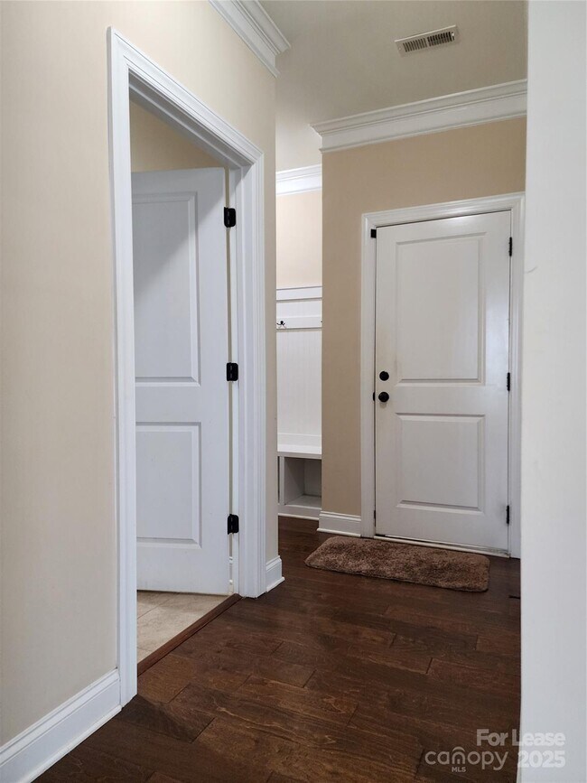 Building Photo - 1425 Skygrove Pl NW