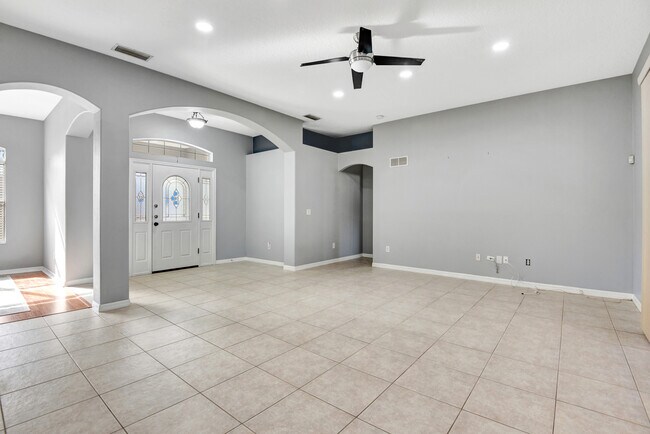 Building Photo - 11 Manderley Ln