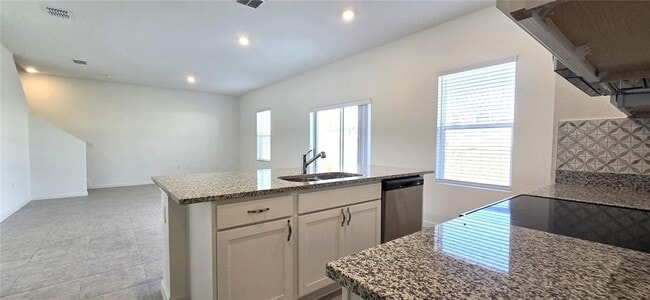 Building Photo - 2803 Poppy Ave