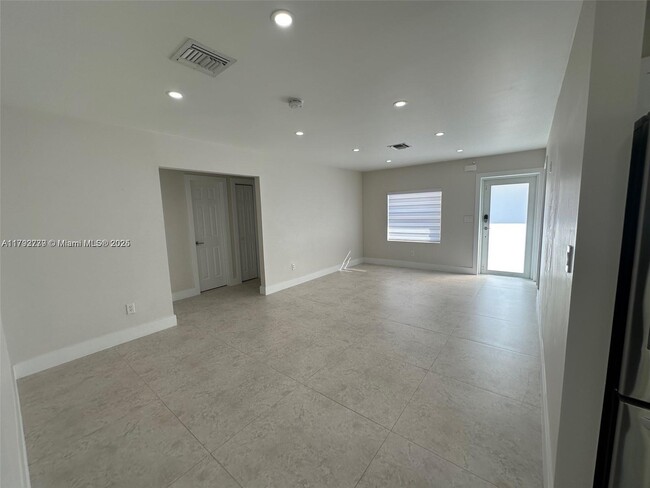 Building Photo - 4924 SW 131st Ave