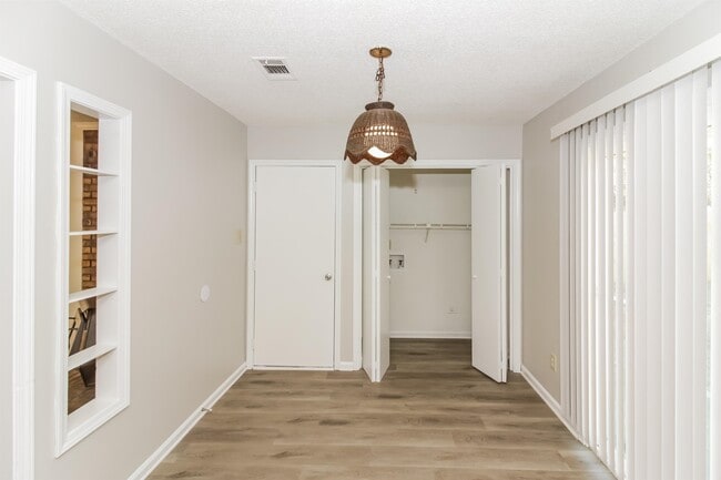 Building Photo - 4240 Water Briar Rd