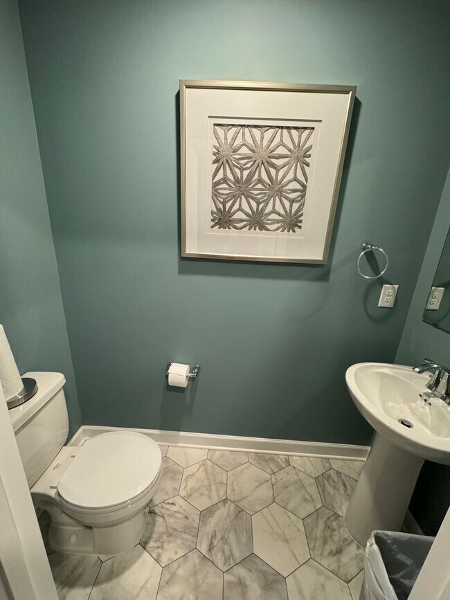 Building Photo - 3BD/ 2BA Townhome in Rosemount Available!