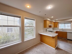Building Photo - Great Townhome For Rent