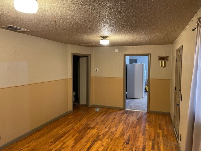Building Photo - 3 Bedroom 3 Bath Home