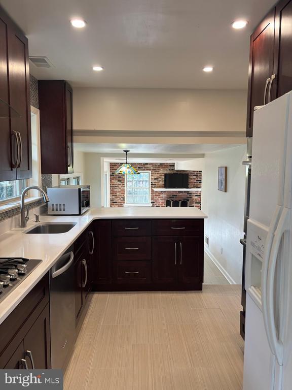 Building Photo - 1249 Derbyshire Rd