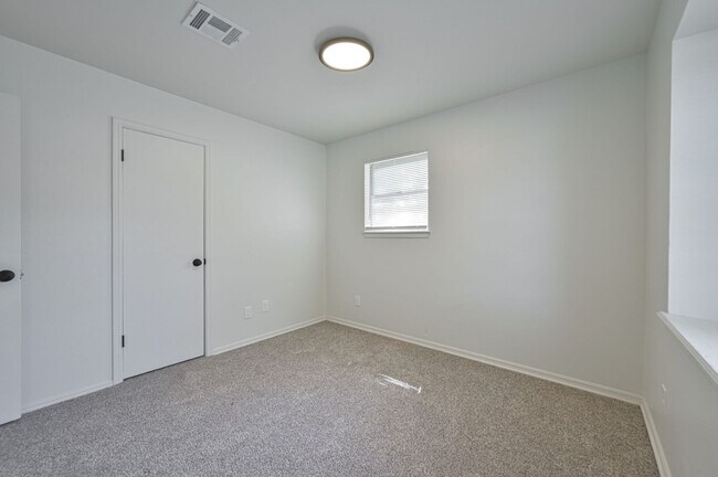 Building Photo - 3912 Parkwoods Ln