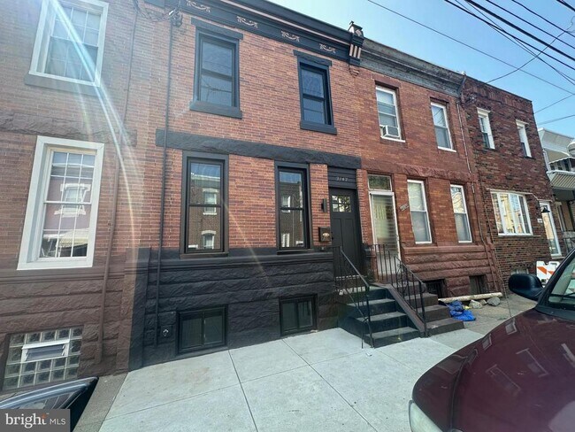Building Photo - 3147 Salmon St
