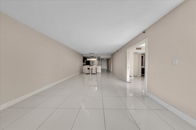 Building Photo - 3520 Oaks Way