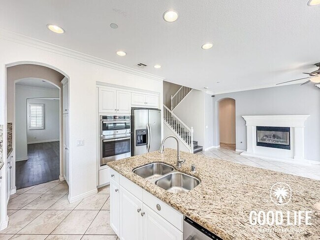 Building Photo - 3896 Lake Cir Dr