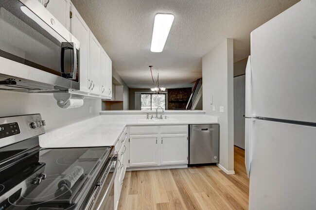 Building Photo - $2,025 - 2 Bed, 2.5 Bath Unit in Lakewood with In-Unit Laundry!