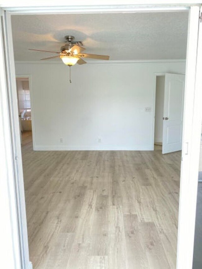 Building Photo - 4593 Bucida Rd