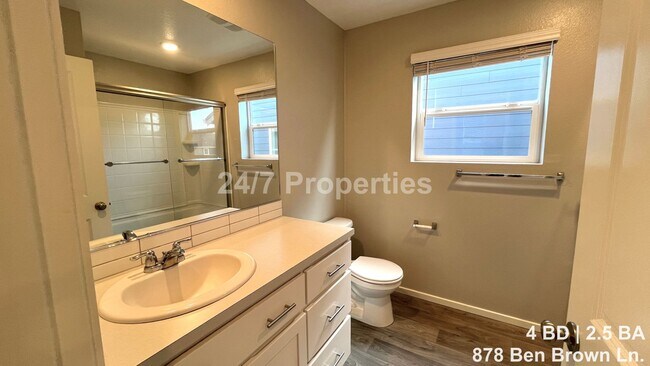 Building Photo - Modern 4 BD | 2.5 BA Home in Woodburn