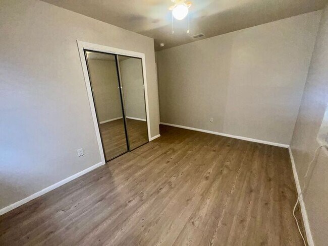 Building Photo - 1111 Romano Ave