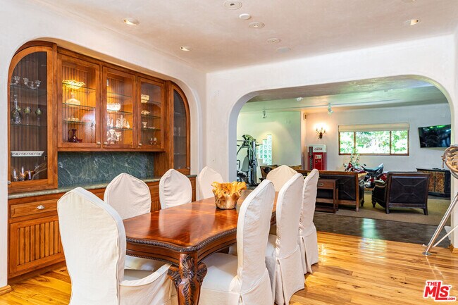 Building Photo - 6405 Bonsall Dr