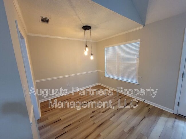 Building Photo - 2312 Perot Dr