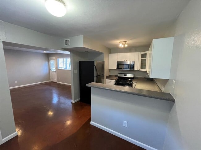 Building Photo - 610 Franklin Blvd